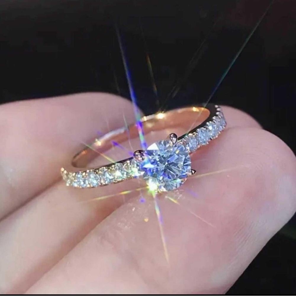 NWT SIZE 5 Minimalist Electroplated
Cubic Zirconia Ring
